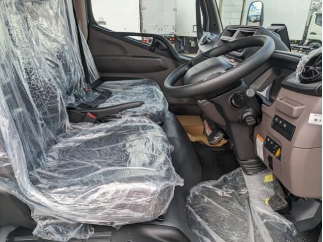 MITSUBISHI CANTER 2025