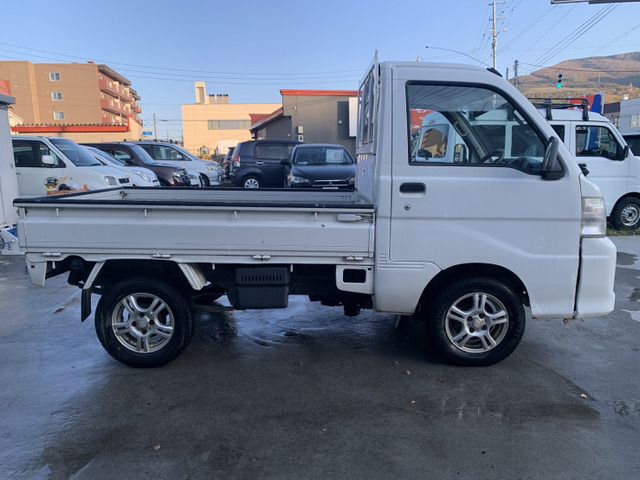 DAIHATSU HIJET truck 4WD 2010
