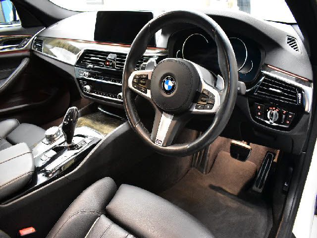 BMW BMW 5series TOURING 2018