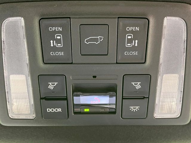 TOYOTA VOXY HYBRID 2025