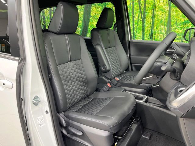 TOYOTA VOXY HYBRID 2025