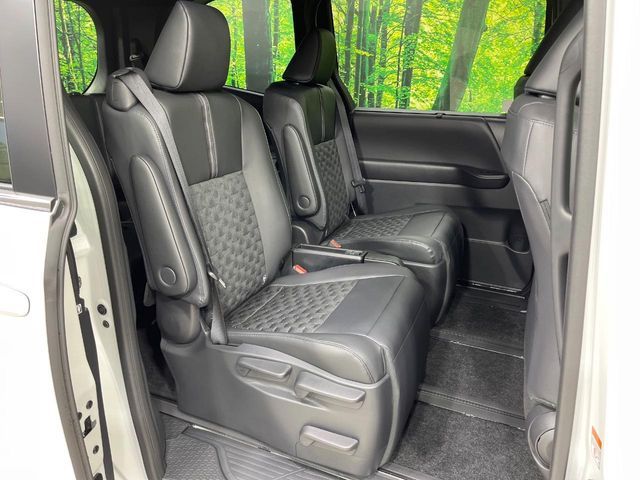 TOYOTA VOXY HYBRID 2025