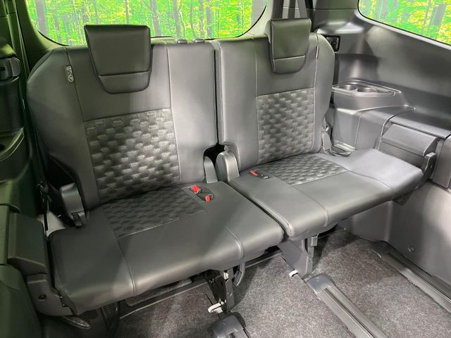 TOYOTA VOXY HYBRID 2025