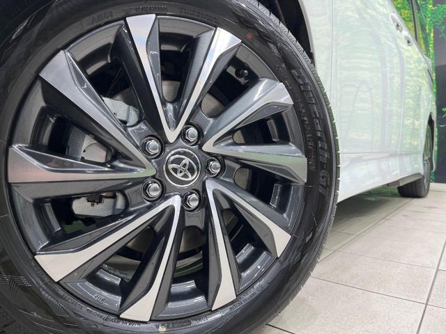 TOYOTA VOXY HYBRID 2025