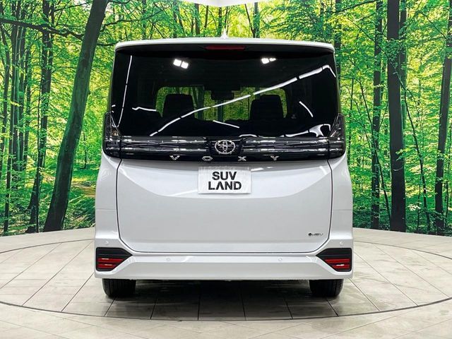 TOYOTA VOXY HYBRID 2025