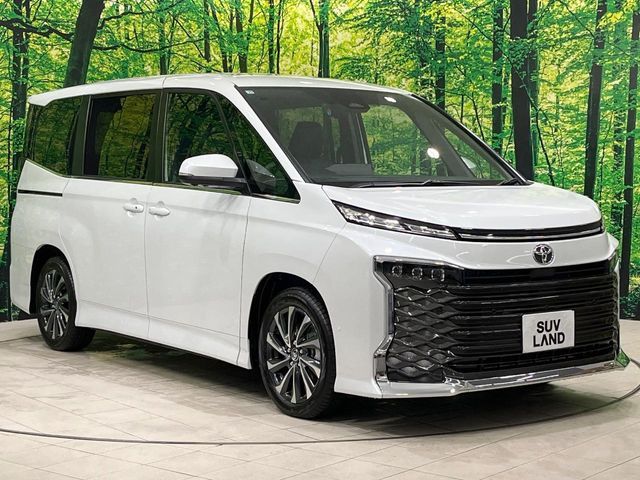 TOYOTA VOXY HYBRID 2025