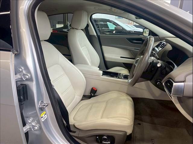 JAGUAR JAGUAR XEseries 2019