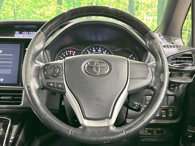 TOYOTA VOXY 2017
