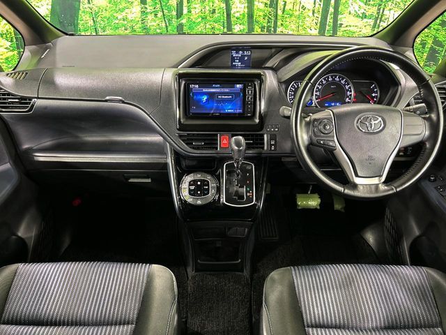 TOYOTA VOXY 2016