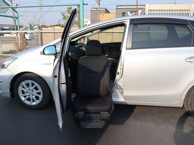 TOYOTA PRIUS Alpha 2019