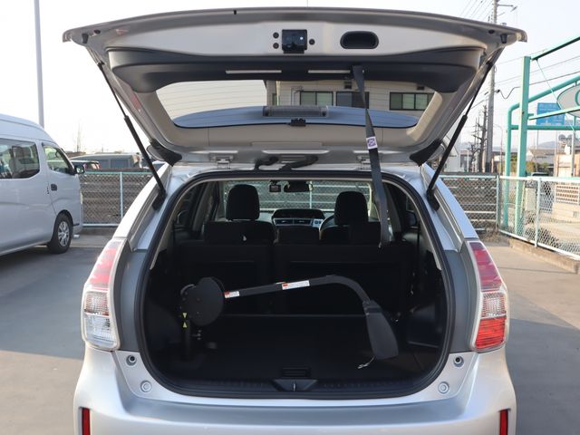 TOYOTA PRIUS Alpha 2019