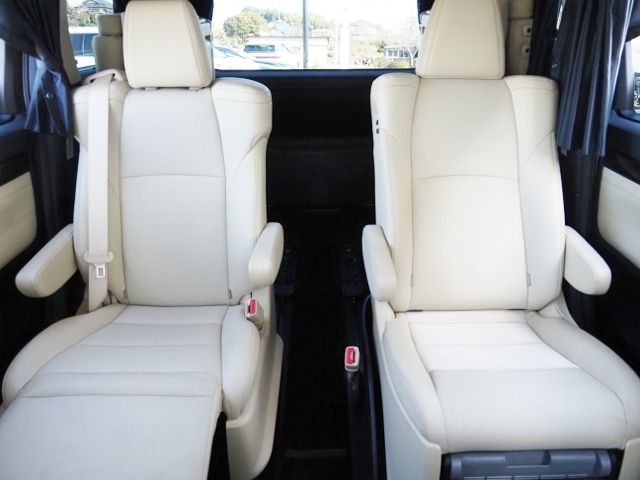 TOYOTA ALPHARD 4WD 2018