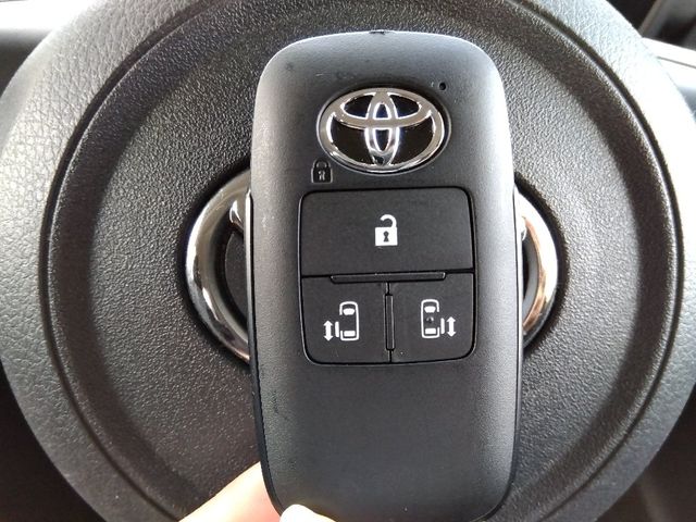 TOYOTA ROOMY 2021