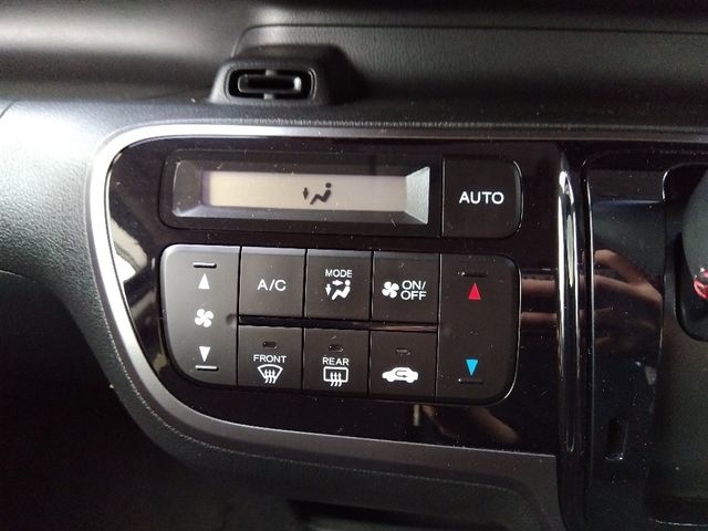 HONDA N BOX CUSTOM 2016