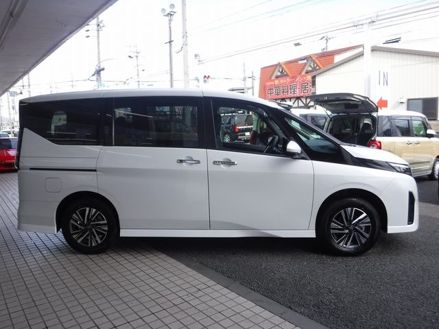 NISSAN SERENA  WG 4WD 2023