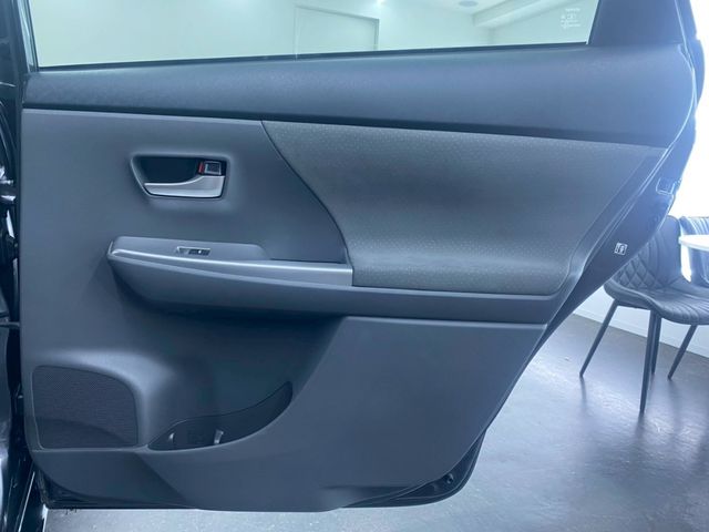 TOYOTA PRIUS Alpha 2012