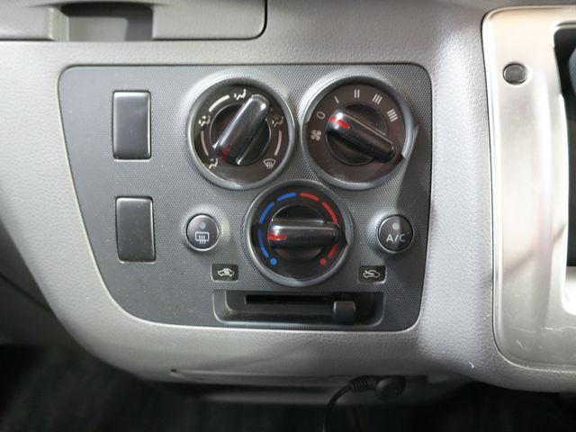 NISSAN NV350 CARAVAN 2018