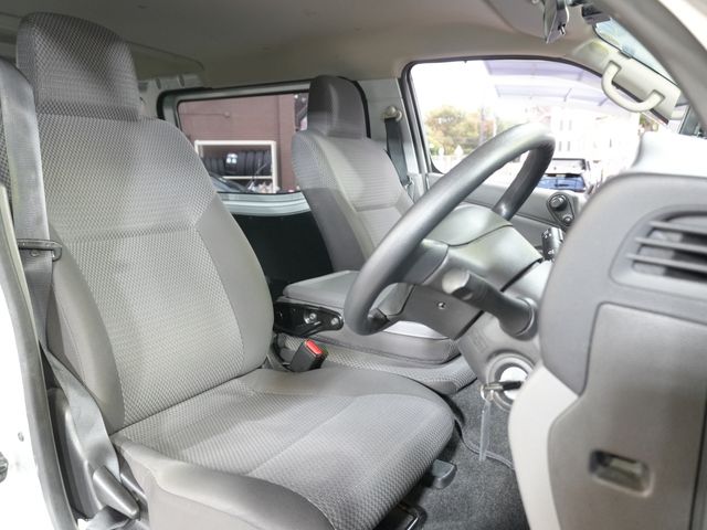 NISSAN NV350 CARAVAN 2018