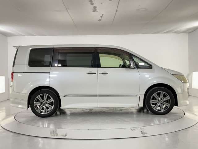 MITSUBISHI DELICA D:5 2WD 2012