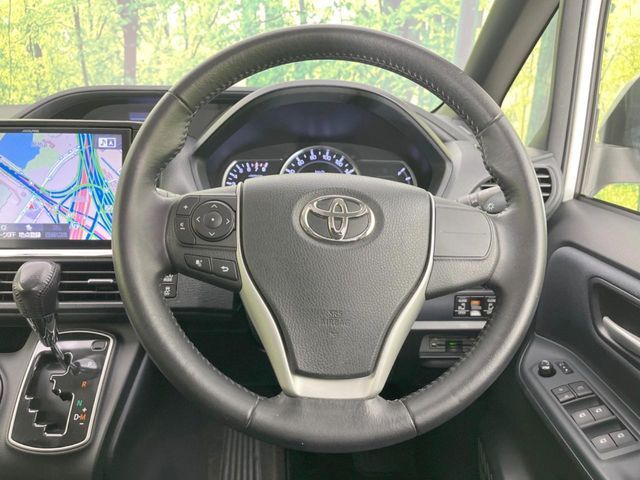 TOYOTA VOXY 2014