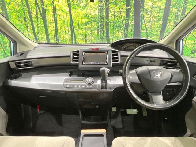 HONDA FREED 2010