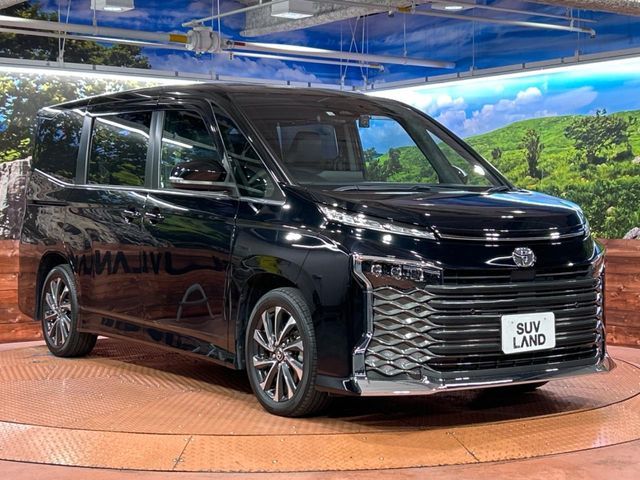 TOYOTA VOXY 2022