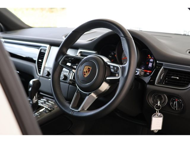 PORSCHE PORSCHE Macan 2018