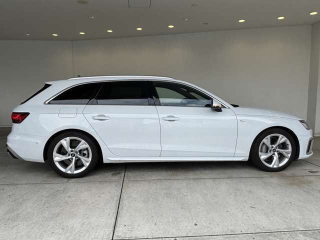 AUDI AUDI A4 AVANT 2023