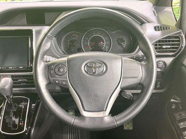 TOYOTA VOXY 2017