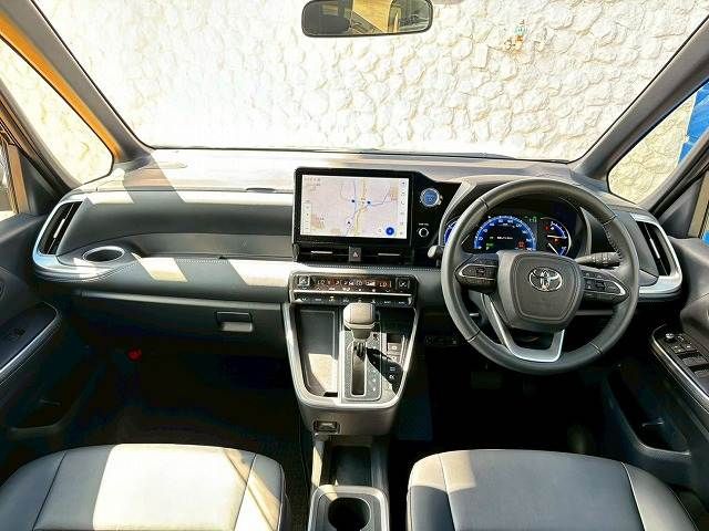 TOYOTA NOAH HYBRID 2023