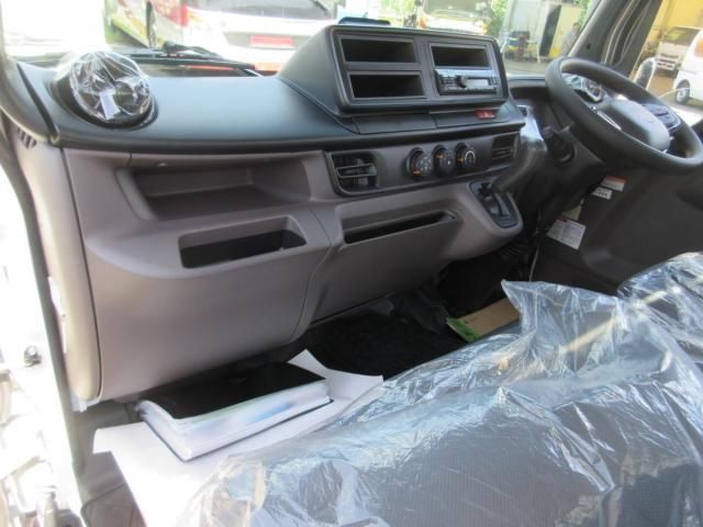 MITSUBISHI CANTER 2025