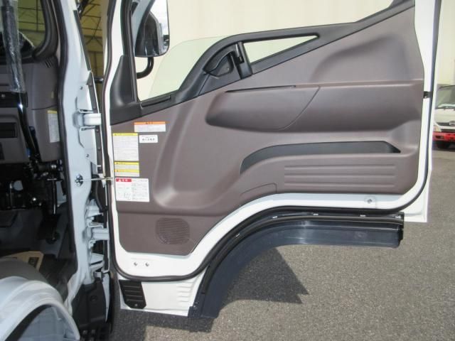 MITSUBISHI CANTER 2025