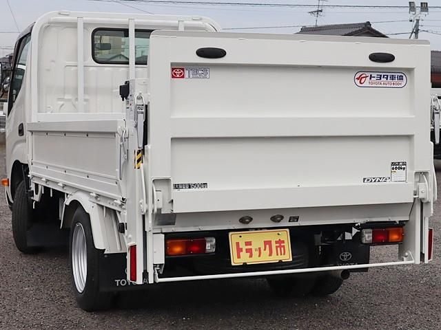 TOYOTA DYNA 2019