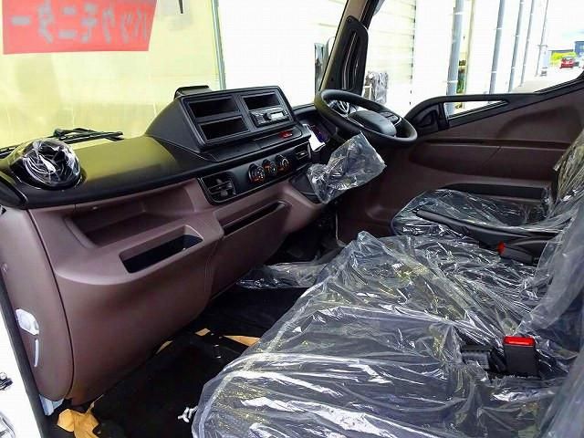 MITSUBISHI CANTER 2025