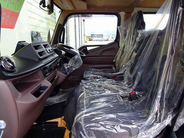 MITSUBISHI CANTER 2025