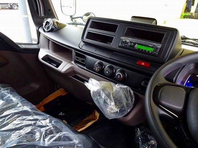 MITSUBISHI CANTER 2025