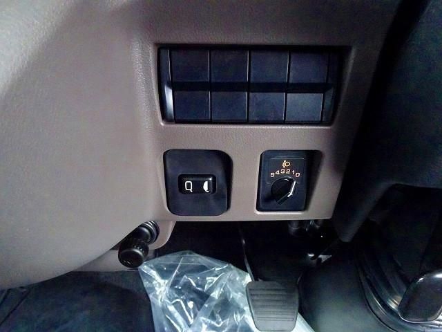 MITSUBISHI CANTER 2025