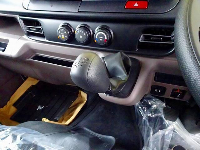 MITSUBISHI CANTER 2025