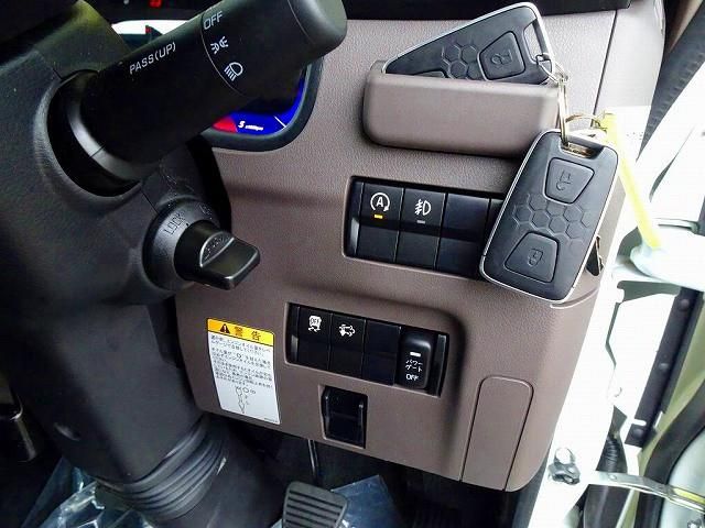 MITSUBISHI CANTER 2025