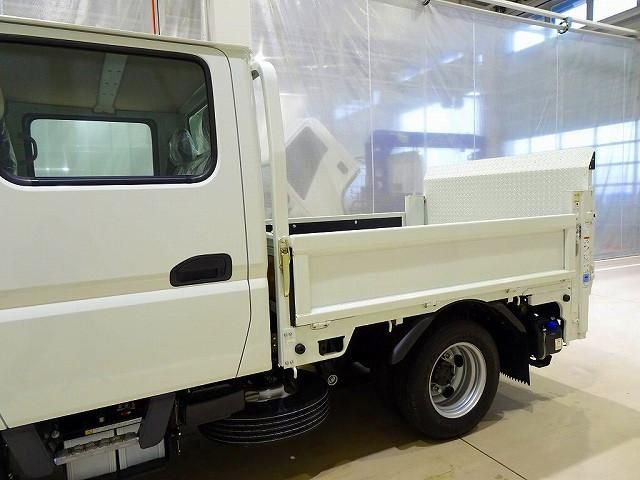 MITSUBISHI CANTER 2025