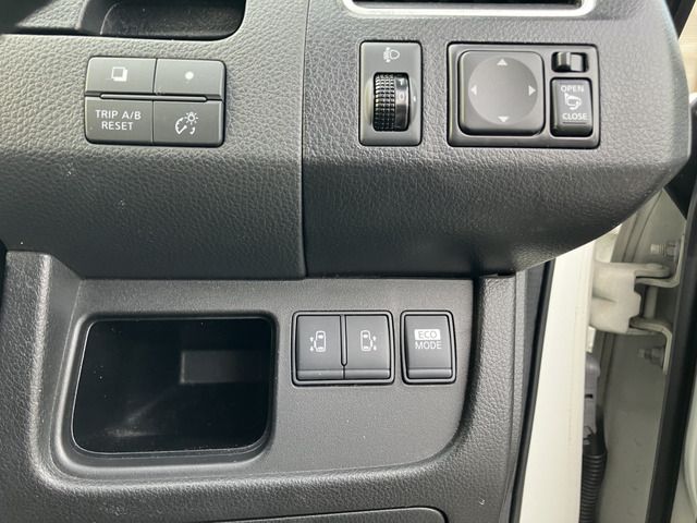 NISSAN SERENA  S-HYBRID 2012