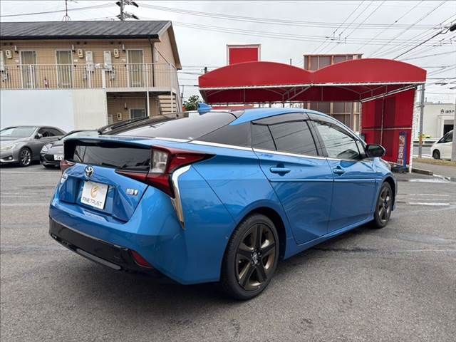 TOYOTA PRIUS 2019