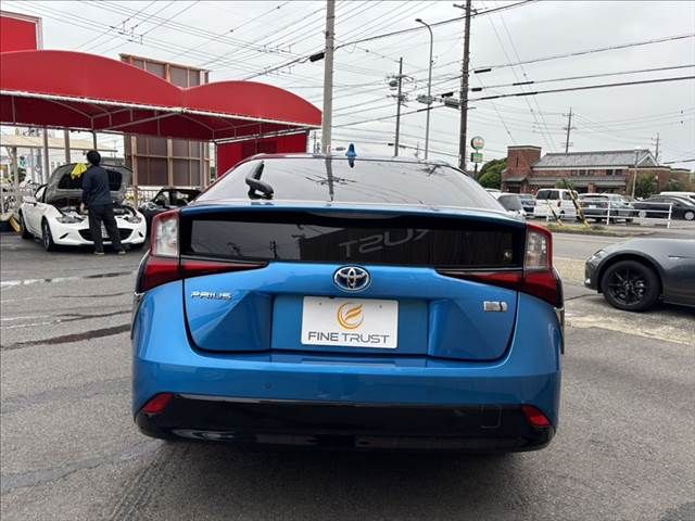 TOYOTA PRIUS 2019