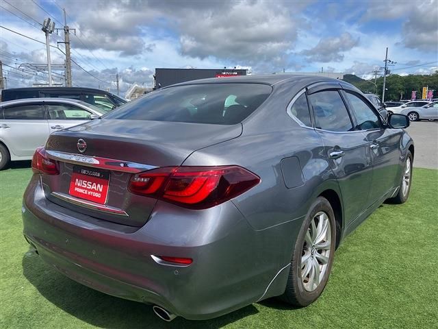 NISSAN FUGA HYBRID 2022