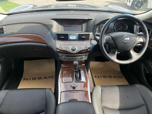 NISSAN FUGA HYBRID 2022