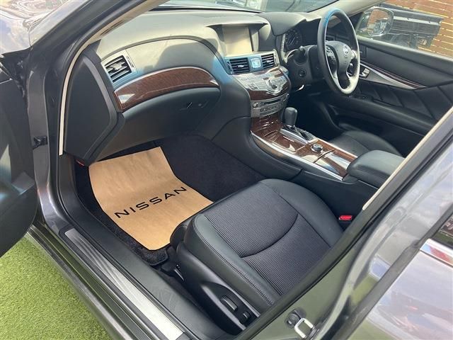 NISSAN FUGA HYBRID 2022