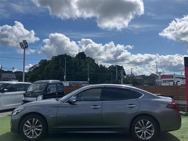 NISSAN FUGA HYBRID 2022