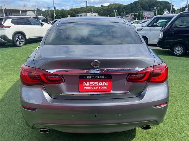 NISSAN FUGA HYBRID 2022