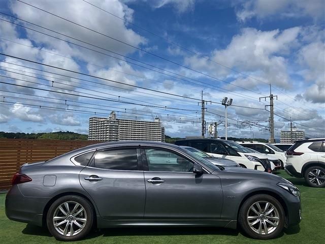 NISSAN FUGA HYBRID 2022