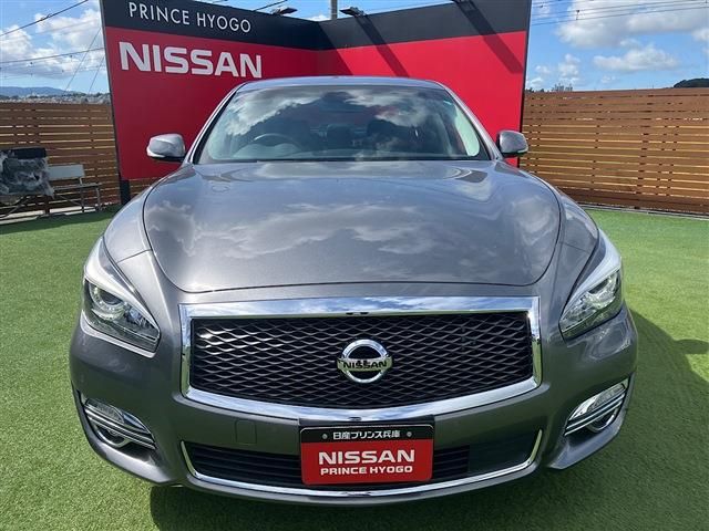 NISSAN FUGA HYBRID 2022